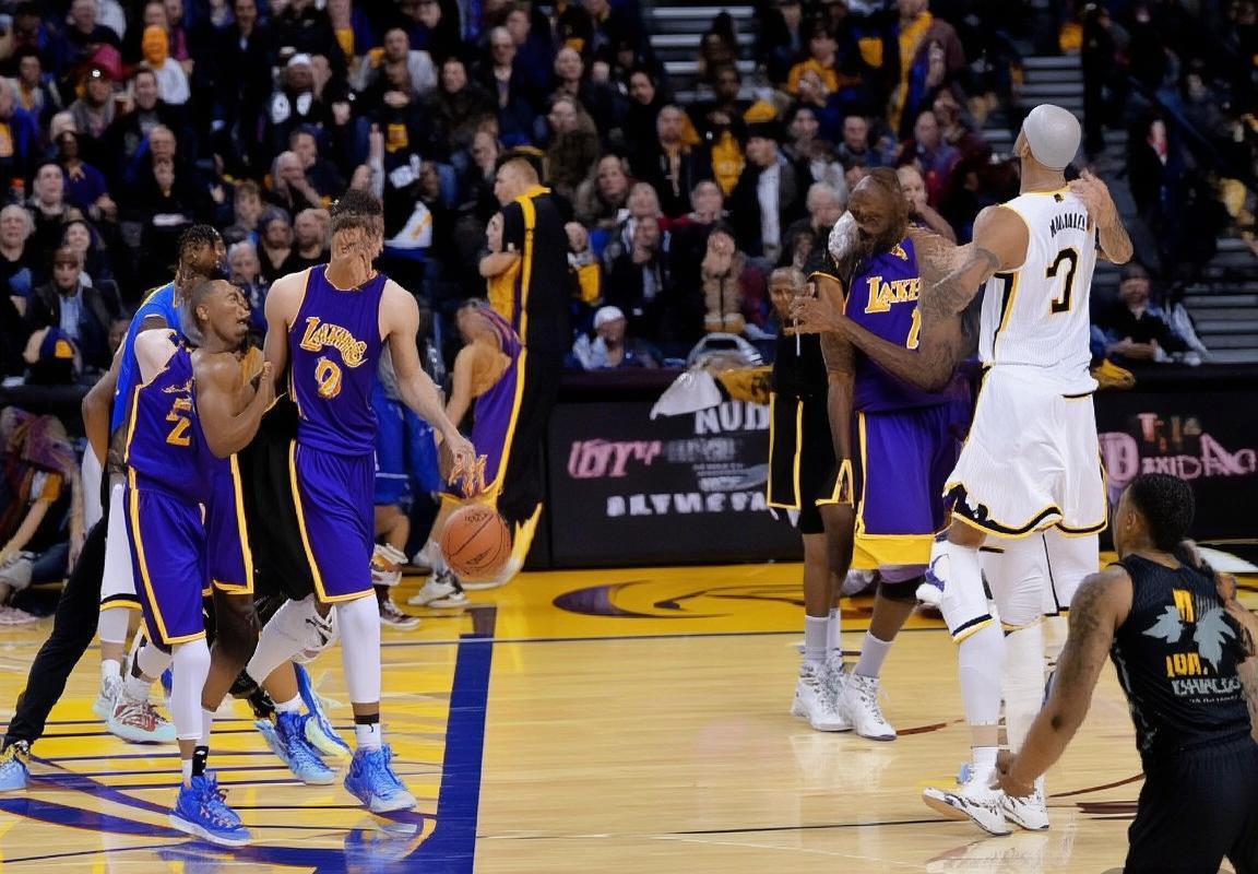 2016季前赛：湖人爵士对决，青春vs经验，战术智慧交锋